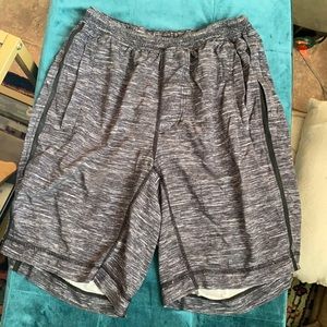 Lululemon men’s shorts black white space dye small